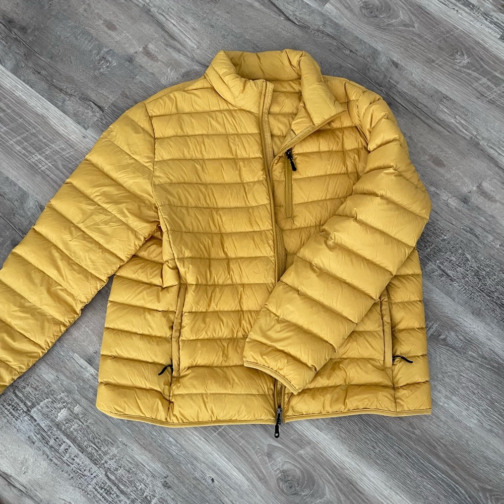 Cute gold Bubble jacket. Very good condition from a smoke free pet free home.